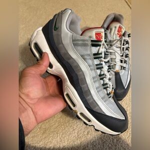 Men’s size 11.5 Nike airmax excellent condition